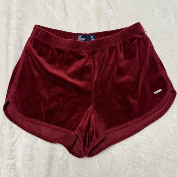 Hollister - Velvet Mini Shorts - Picture 3 of 5